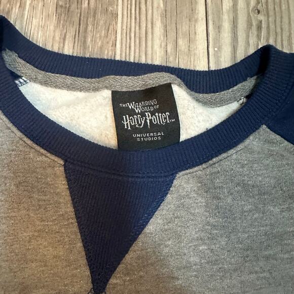 Harry Potter Universal Studios Ravenclaw Gray Pullover Sweatshirt Size Medium - Picture 5 of 8